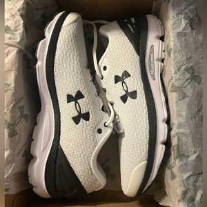 Men’s Under Armour size 11